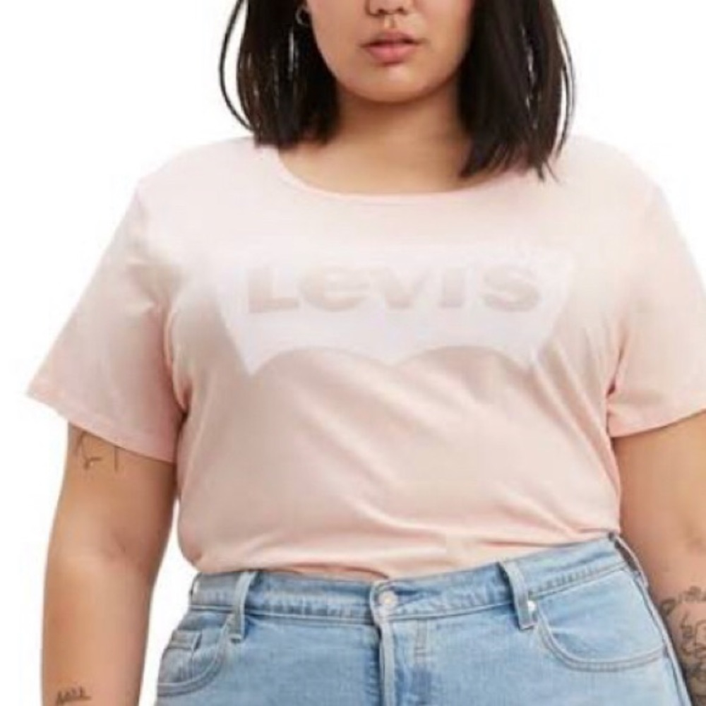Levi’s Women’s Graphic T-Shirt